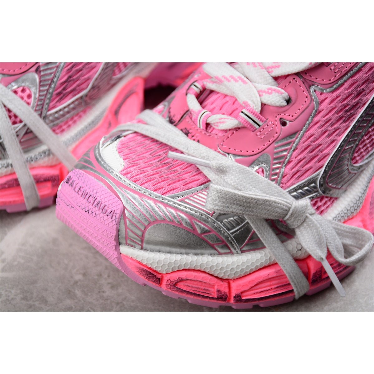 BALENCIAGA 3 - L - Silver Sneakers - Pink Unisex Streetwear Limited Edition - The BALENCIAGA 3XL x Pink Silver sneakers are a stunning expression of contemporary fashion, blending