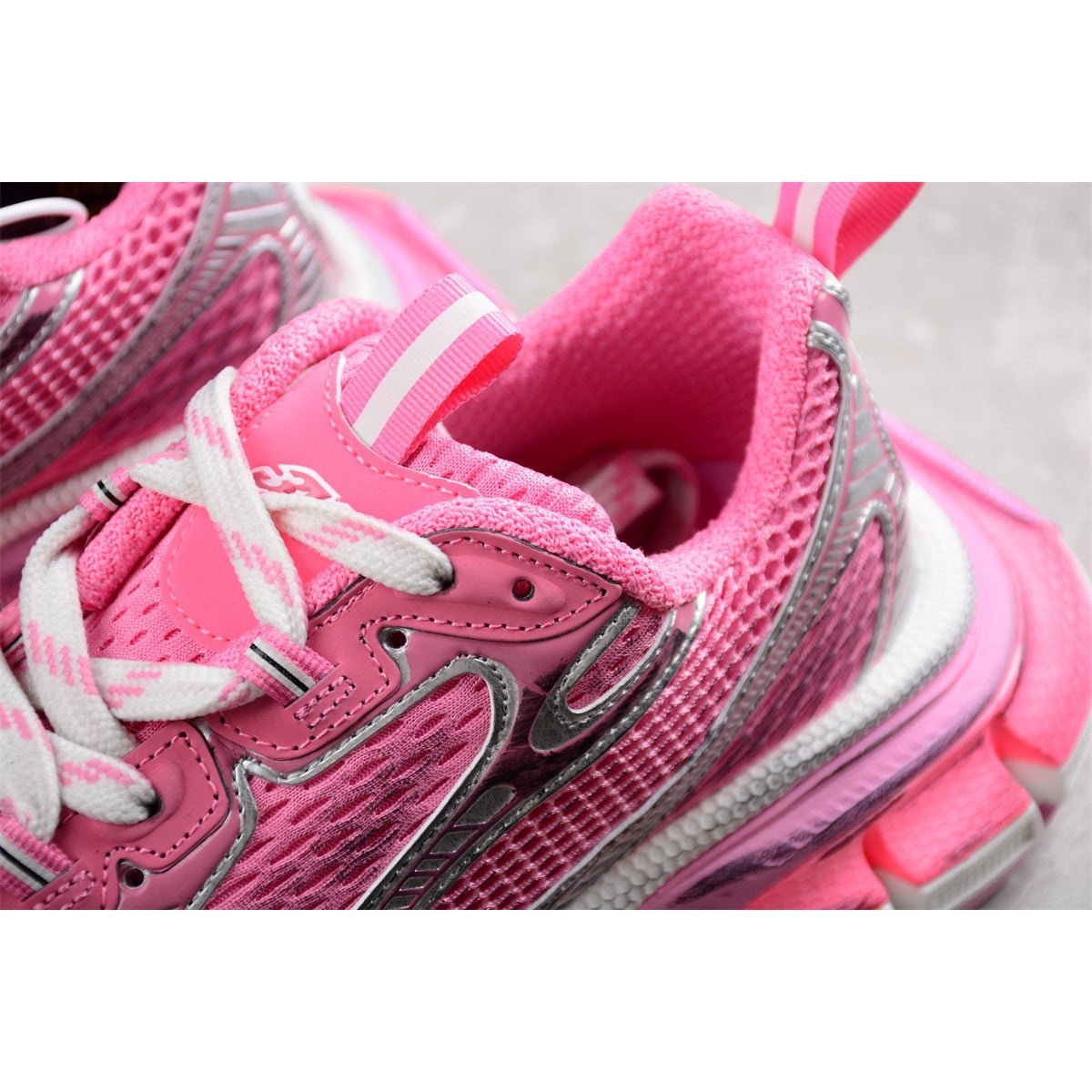 BALENCIAGA 3 - L - Silver Sneakers - Pink Unisex Streetwear Limited Edition - The BALENCIAGA 3XL x Pink Silver sneakers are a stunning expression of contemporary fashion, blending