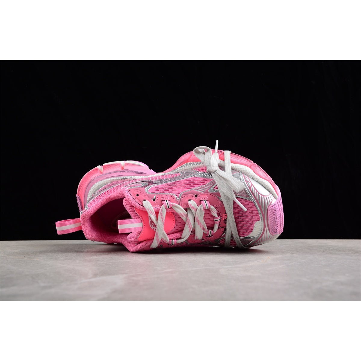 BALENCIAGA 3 - L - Silver Sneakers - Pink Unisex Streetwear Limited Edition - The BALENCIAGA 3XL x Pink Silver sneakers are a stunning expression of contemporary fashion, blending