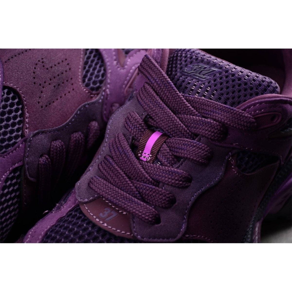 BALENCIAGA 3 - L - Sneakers - Purple Unisex Streetwear Limited Edition - Introducing the BALENCIAGA 3XL x Purple, a bold fusion of luxury and modern design. These