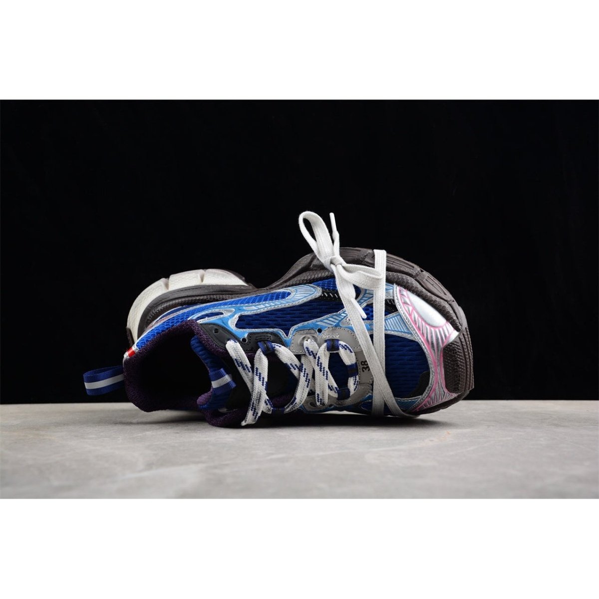 BALENCIAGA 3 - L - Royal Sneakers - Grey Unisex Streetwear Limited Edition - The BALENCIAGA 3XL x Royal Grey sneakers present a sophisticated fusion of sporty design and