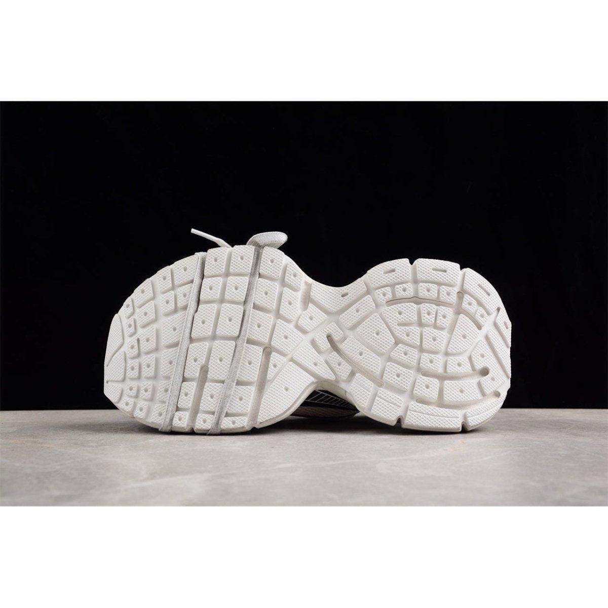 BALENCIAGA 3 - L - White Sneakers - Black Unisex Streetwear Limited Edition - The Balenciaga 3XL x White Black sneakers offer a classic colorway with a contemporary twist.
