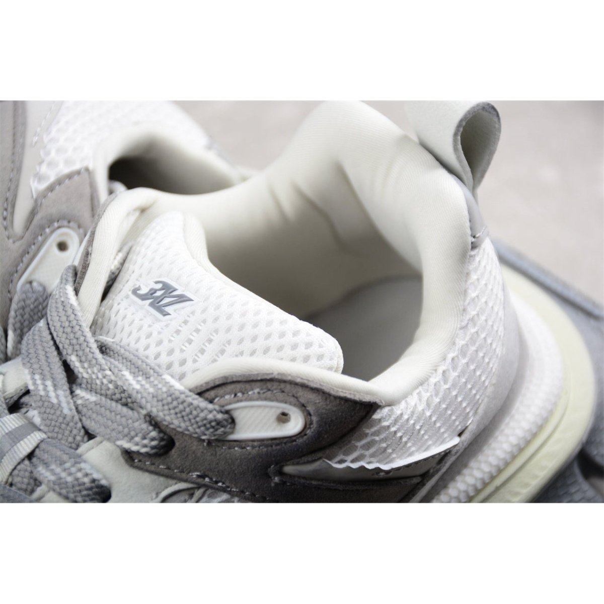 BALENCIAGA 3 - L - Grey Sneakers - White Unisex Streetwear Limited Edition - Introducing the BALENCIAGA 3XL in White Grey, a striking combination of luxury and contemporary design.