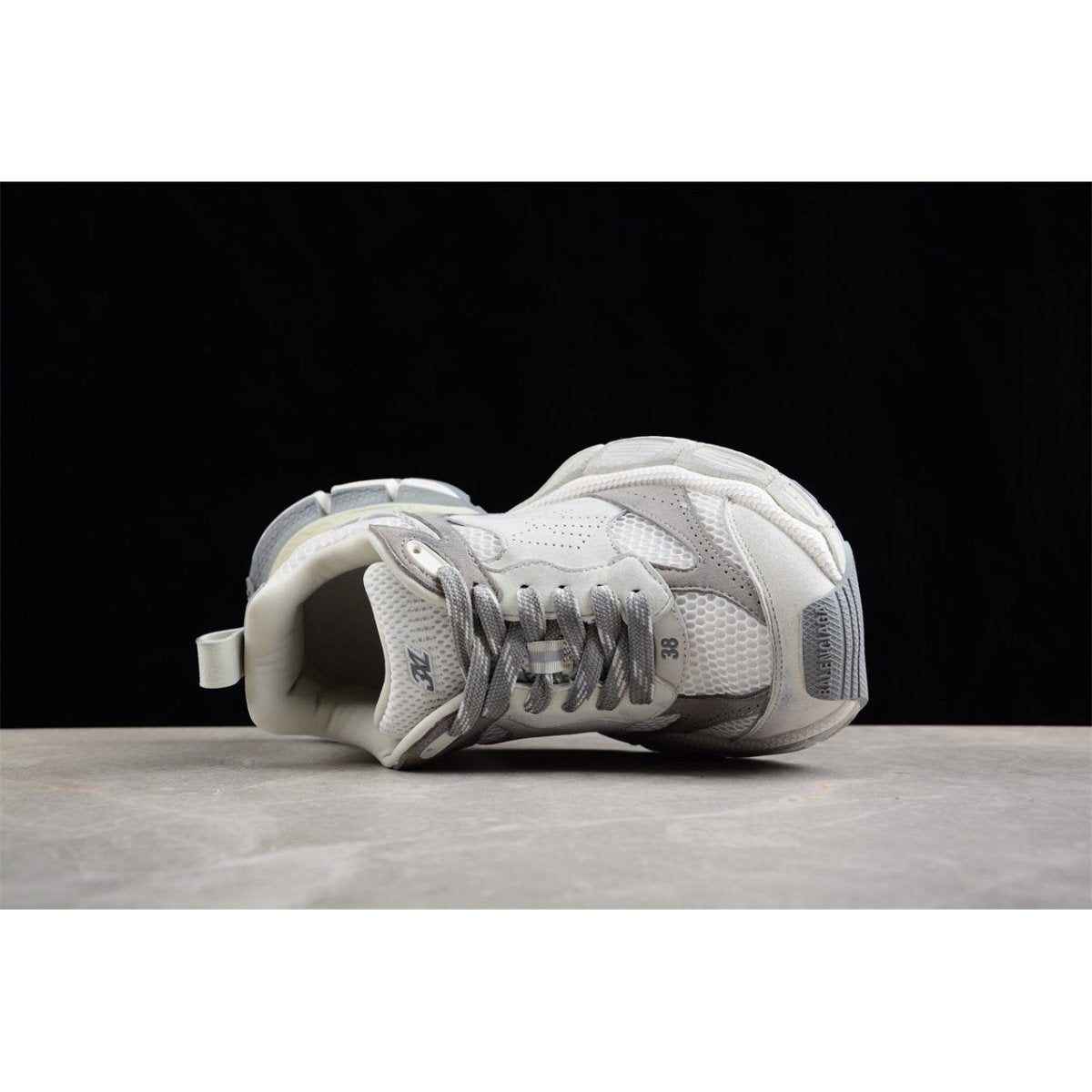 BALENCIAGA 3 - L - Grey Sneakers - White Unisex Streetwear Limited Edition - Introducing the BALENCIAGA 3XL in White Grey, a striking combination of luxury and contemporary design.