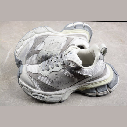 BALENCIAGA 3 - L - Grey Sneakers - White Unisex Streetwear Limited Edition - Introducing the BALENCIAGA 3XL in White Grey, a striking combination of luxury and contemporary design.