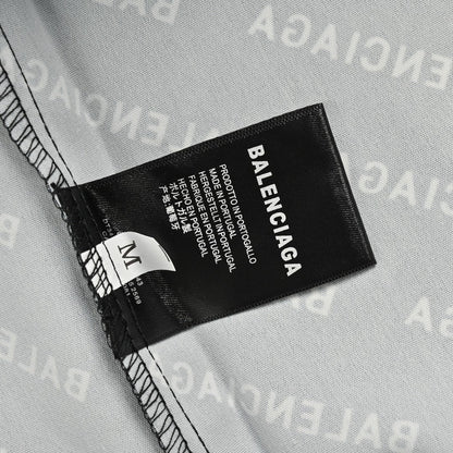 Camisa Balenciaga con estampado integral del logo (negra)