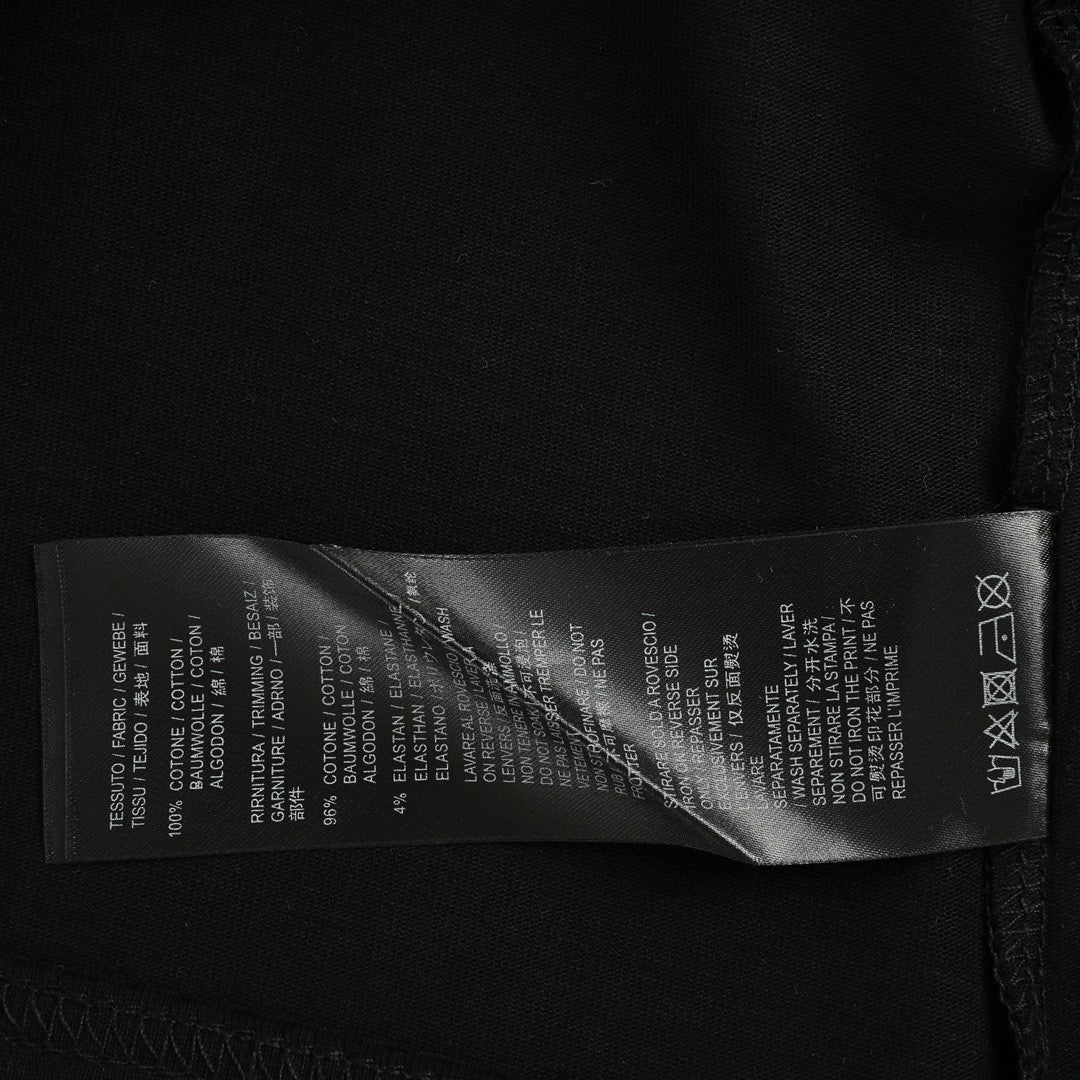 Camiseta Balenciaga con estampado integral del logo (negra)