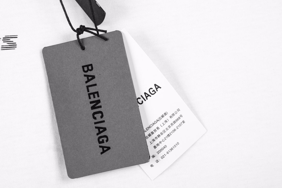 Camiseta Balenciaga con estampado integral del logo - Blanca