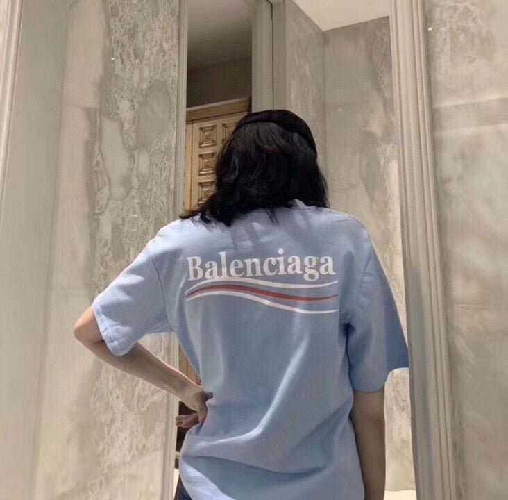 Camiseta Balenciaga Basic Logo - Azul claro