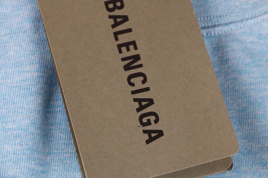 Camiseta Balenciaga Basic Logo - Azul claro