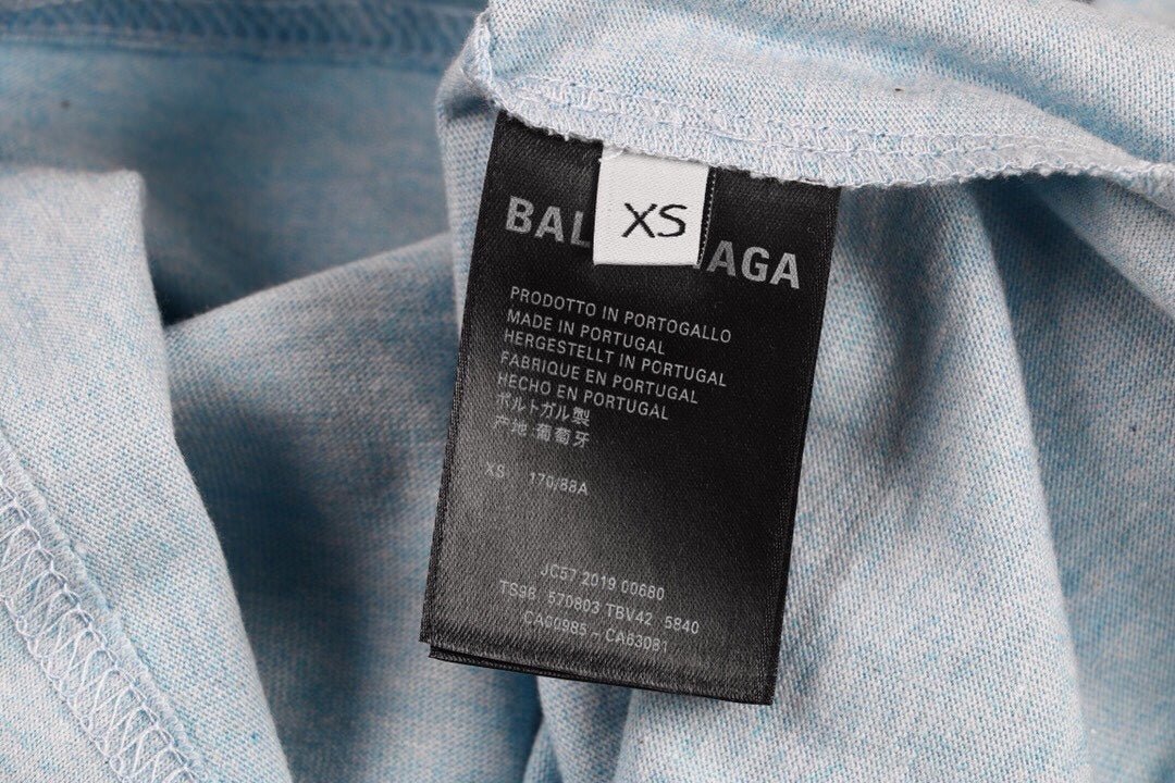 Camiseta Balenciaga Basic Logo - Azul claro