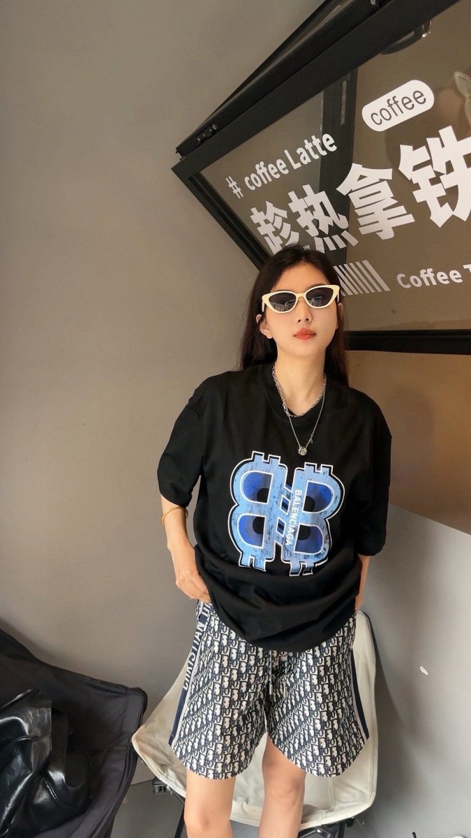 Camiseta Balenciaga con logo BB (negra)