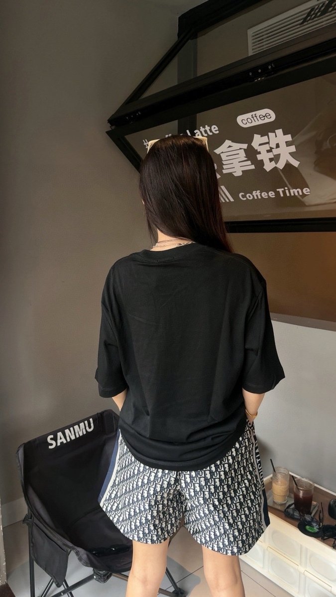 Camiseta Balenciaga con logo BB (negra)