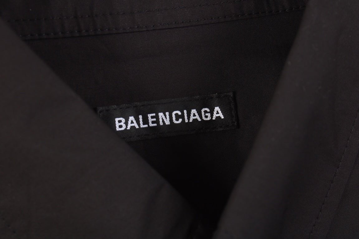 Camiseta de la campaña 'Be Different' de Balenciaga
