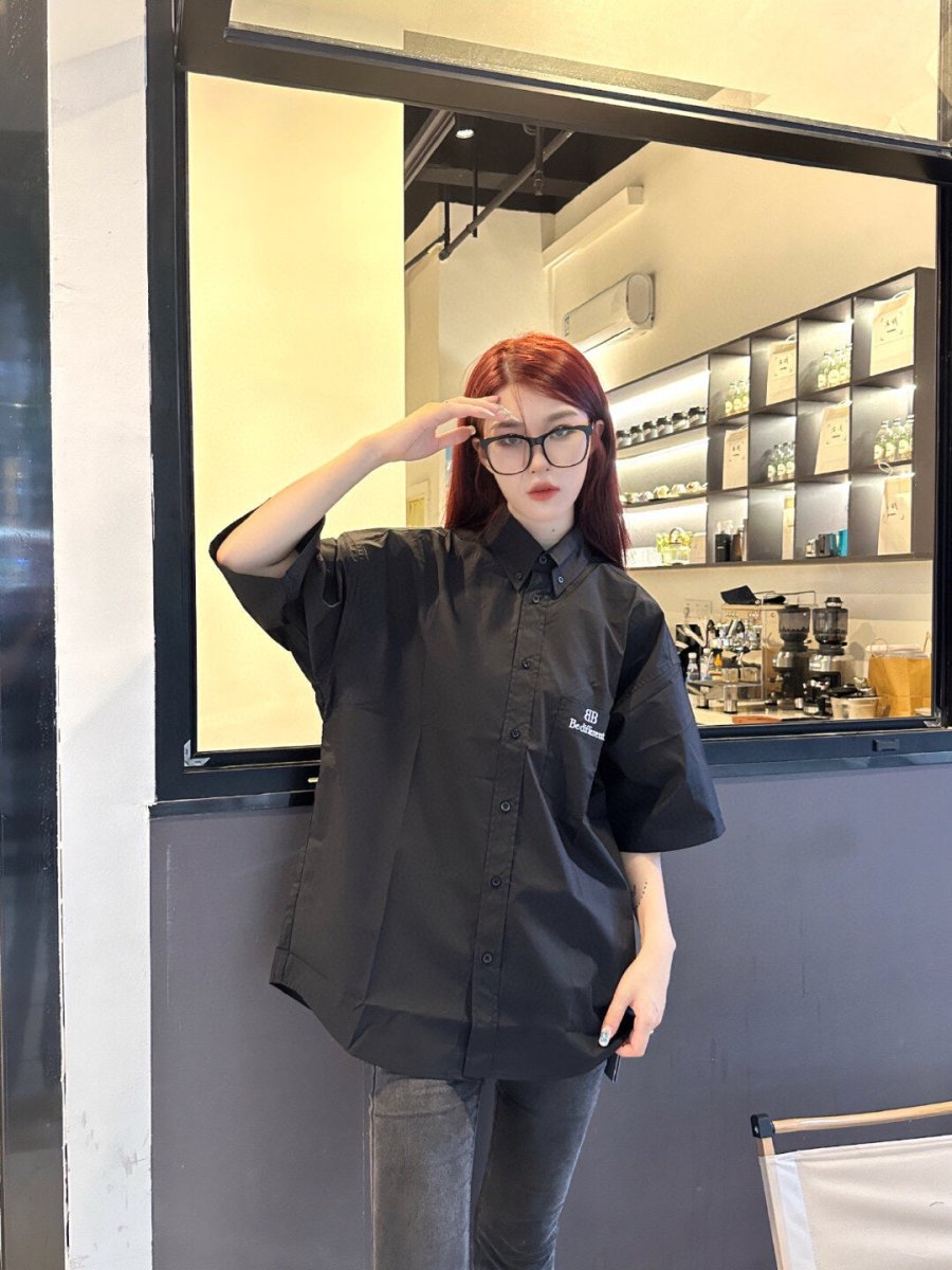 Camiseta de la campaña 'Be Different' de Balenciaga