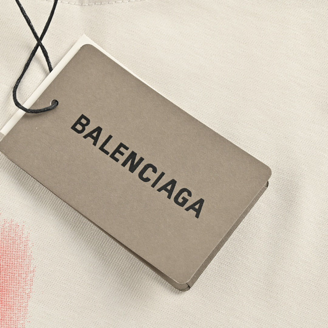 Camiseta Balenciaga beige con estampado abstracto