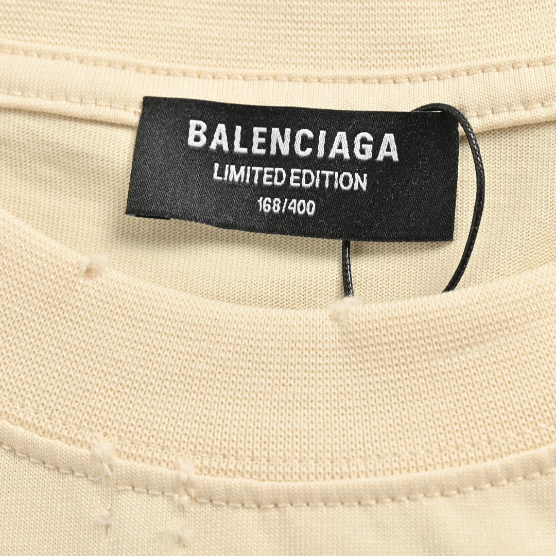 Camiseta Balenciaga beige con notas musicales