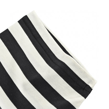 Camiseta de rayas blancas y negras de Balenciaga.