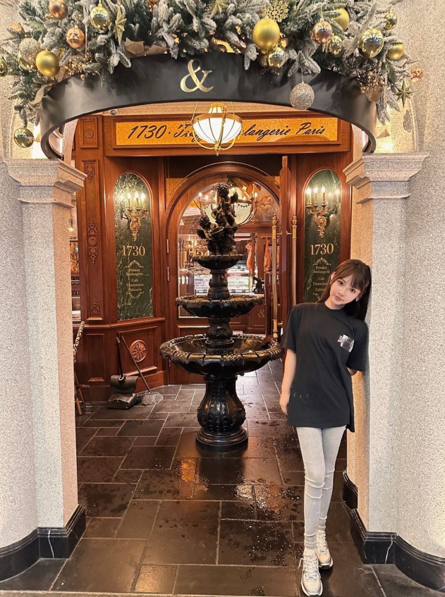 Camiseta gráfica negra de Balenciaga