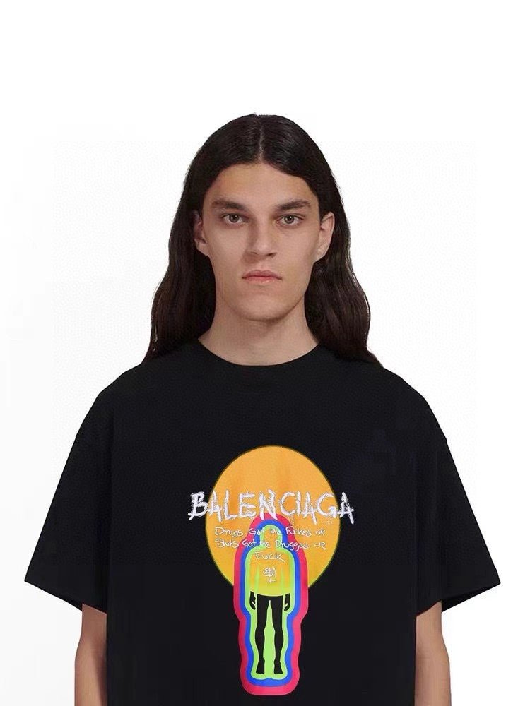 Camiseta negra Balenciaga con diseño gráfico