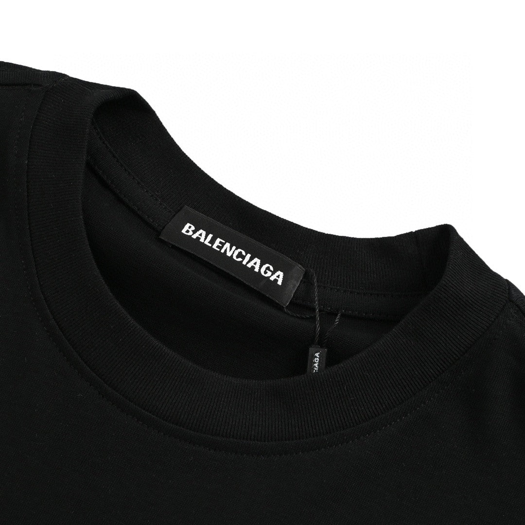 Camiseta negra Balenciaga con diseño gráfico