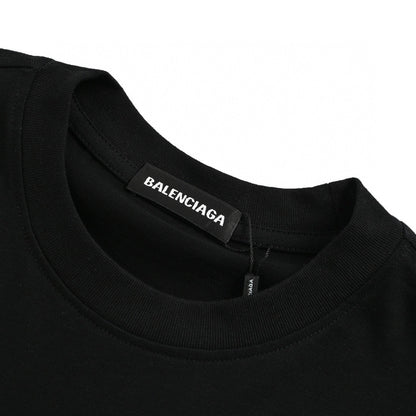 Camiseta negra Balenciaga con diseño gráfico