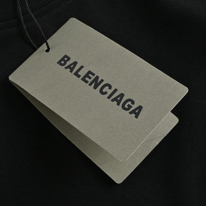 Camiseta negra Balenciaga con diseño gráfico