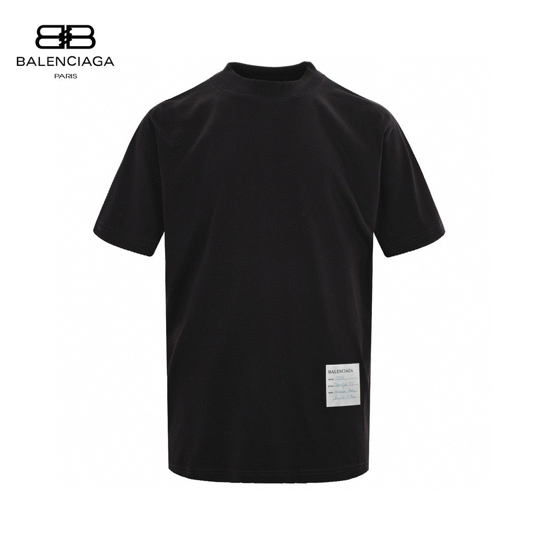 Camiseta negra Balenciaga con detalle de etiqueta