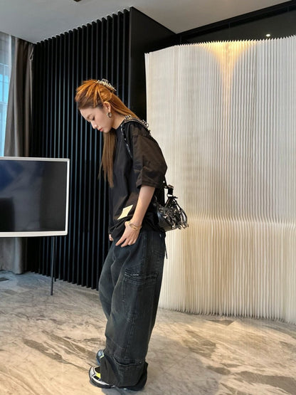 Camiseta negra Balenciaga con detalle de etiqueta