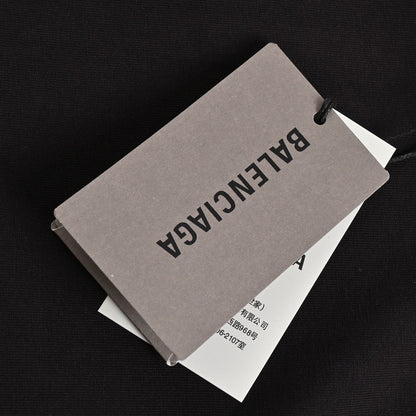 Camiseta negra Balenciaga con detalle de etiqueta