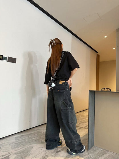 Camiseta negra Balenciaga con detalle de etiqueta