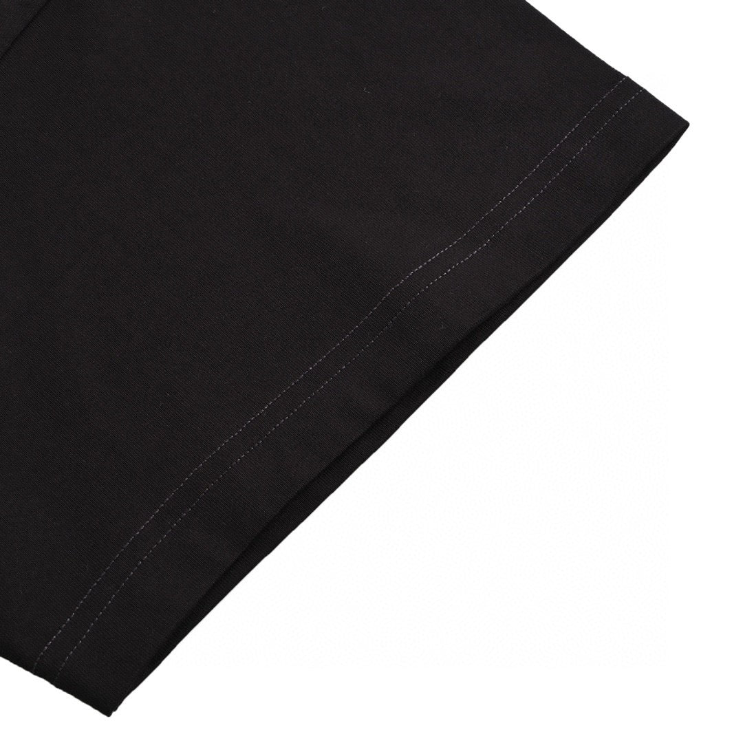 Camiseta negra Balenciaga con detalle de etiqueta