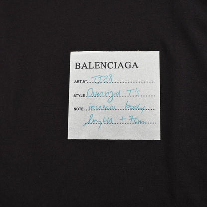 Camiseta negra Balenciaga con detalle de etiqueta