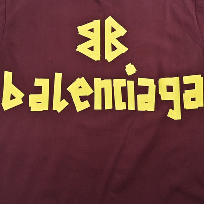 Camiseta Balenciaga con logo color burdeos