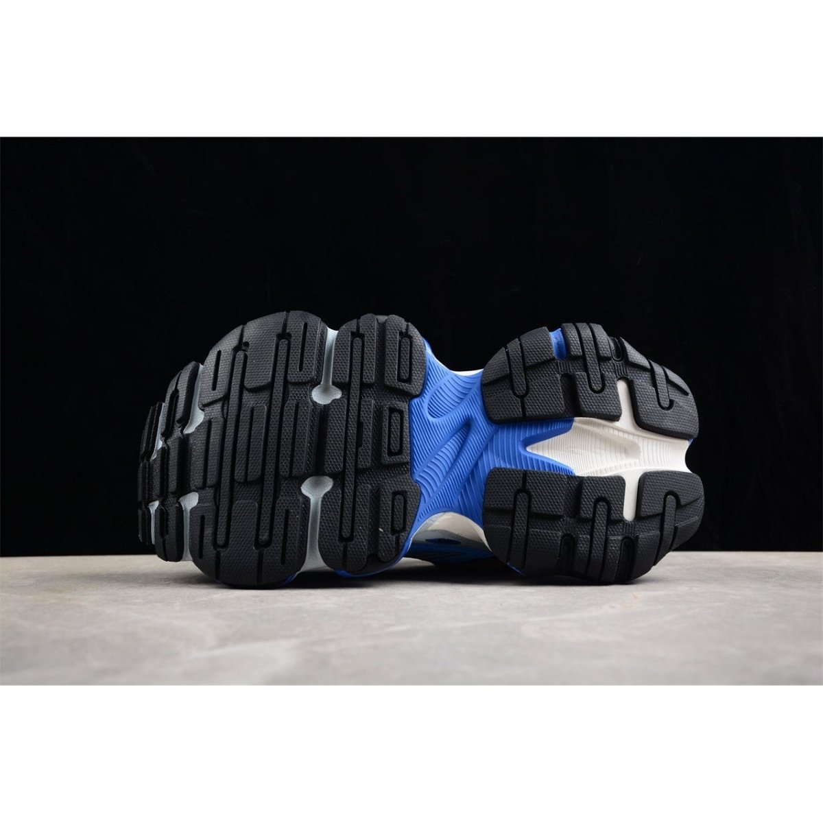 BALENCIAGA Cargo - Dk.blue Sneakers Unisex Streetwear Limited Edition - Introducing the BALENCIAGA Cargo x Dark Blue, a perfect blend of utilitarian design and high
