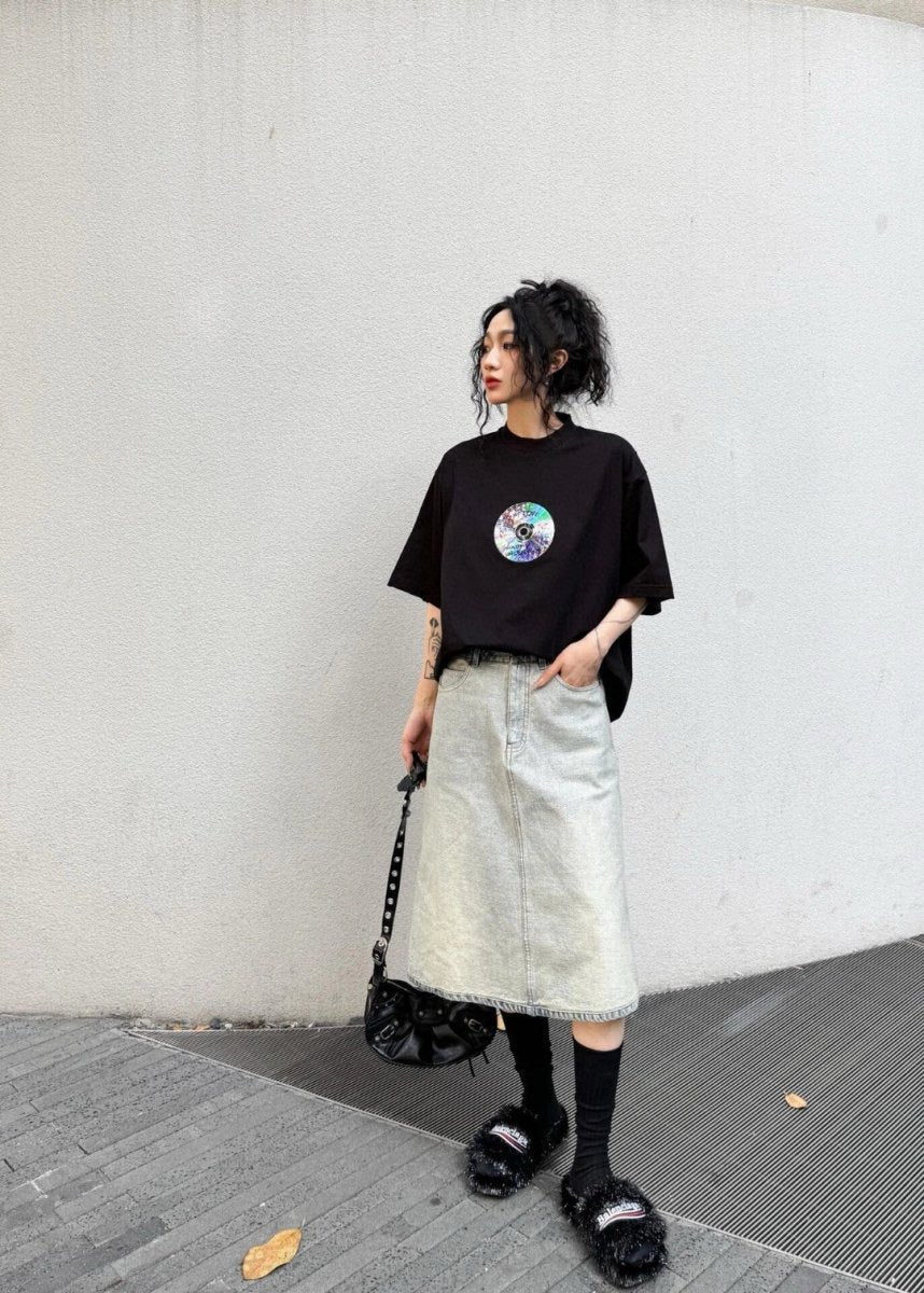 Camiseta negra con gráfico de Balenciaga CD.