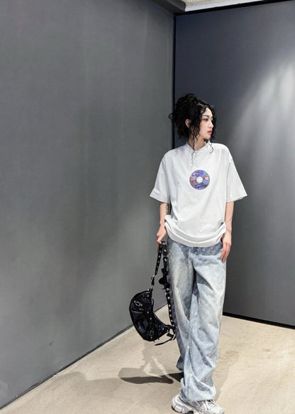 Camiseta blanca con gráfico CD de Balenciaga