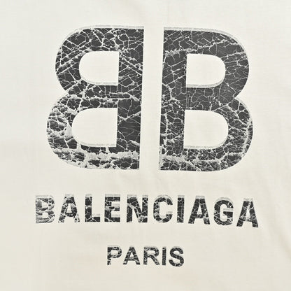Camiseta Balenciaga con logo 'BB' agrietado (blanca)