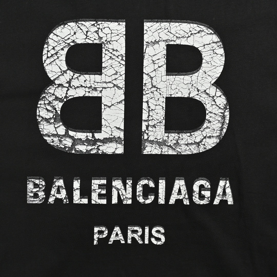 Camiseta Balenciaga con logo agrietado (negra)