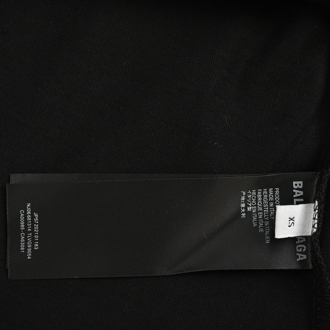 Camiseta Balenciaga con logo agrietado (negra)