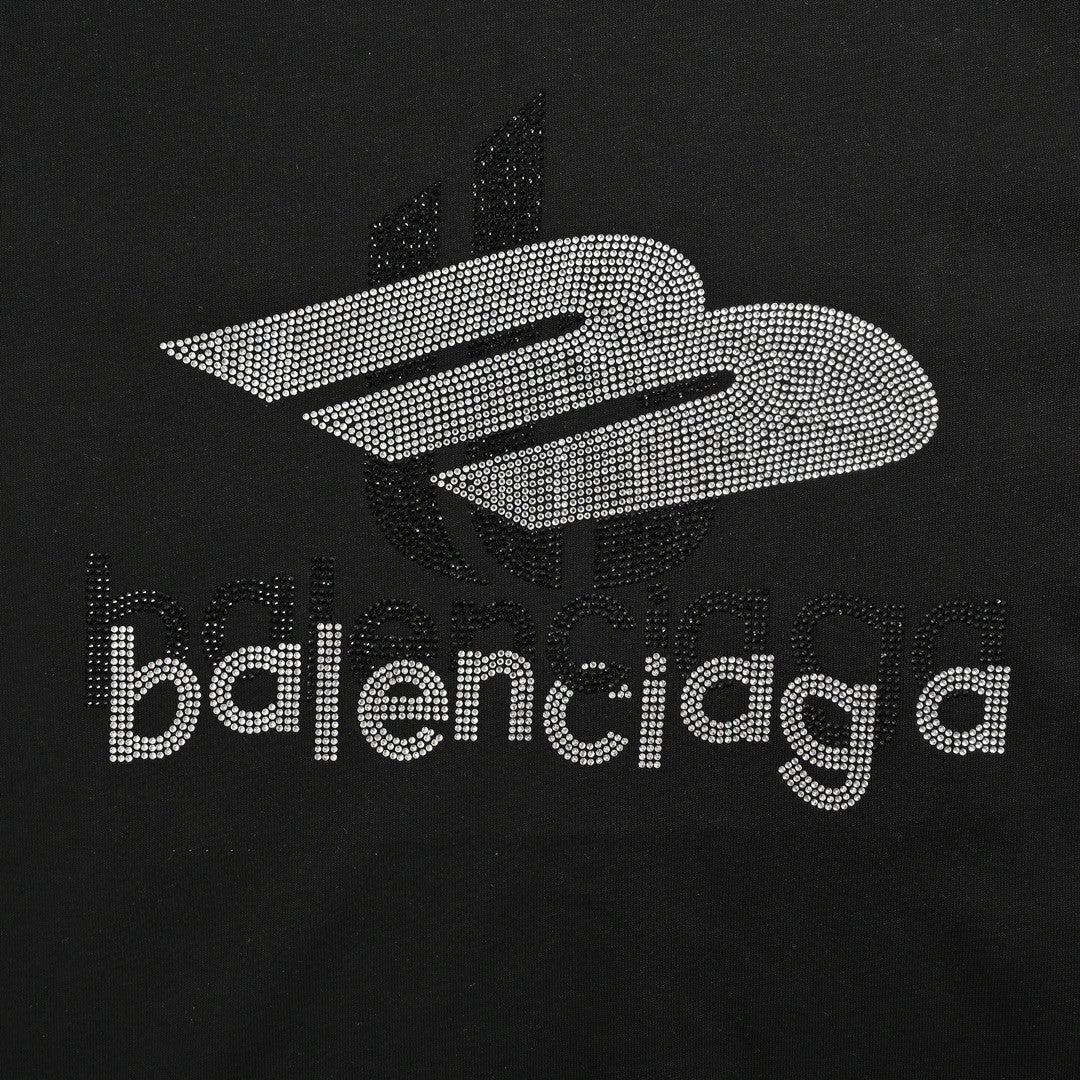 Camiseta Balenciaga con logo de cristal en negro