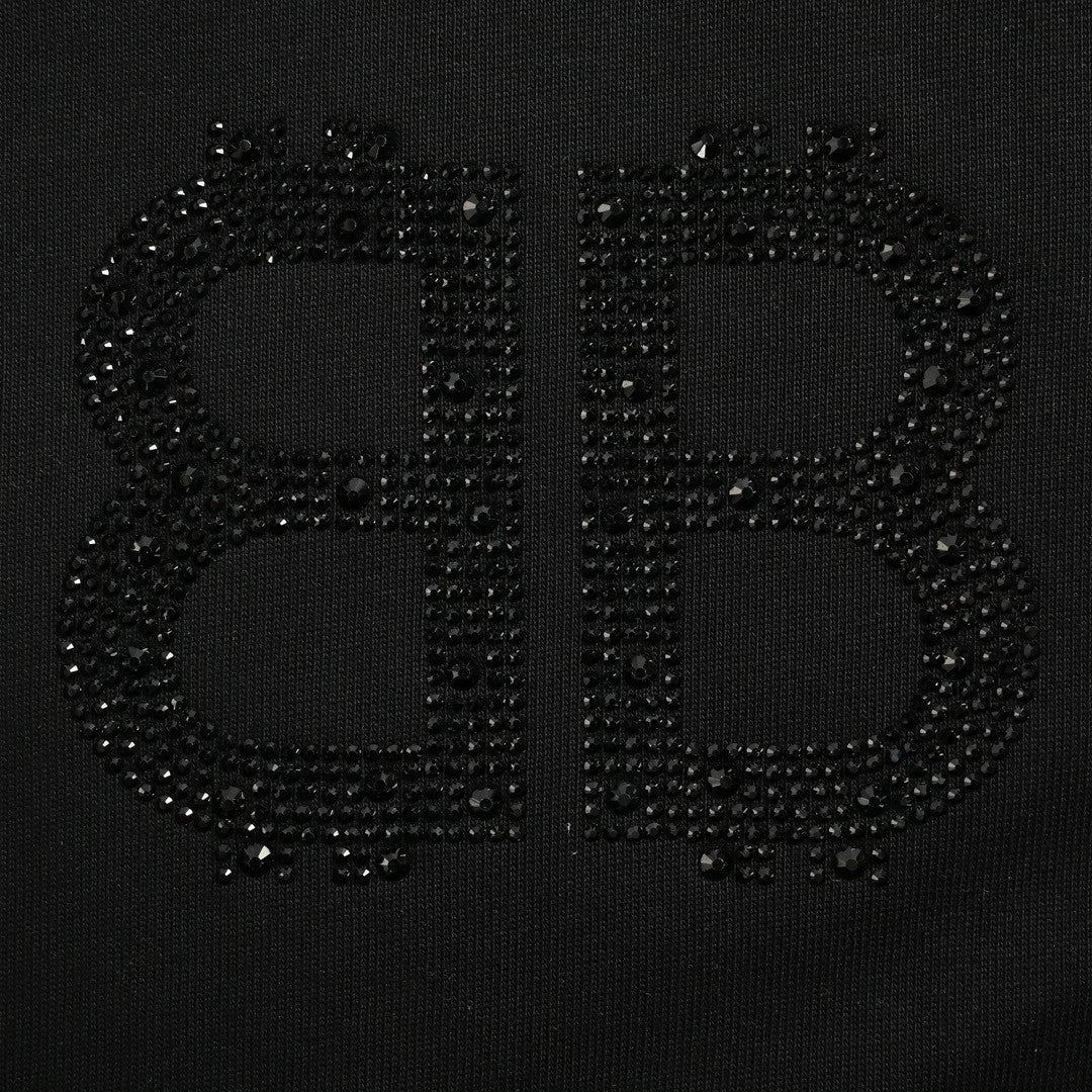 Camiseta Balenciaga con logo de cristal en negro