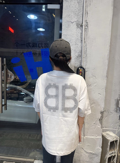 Camiseta Balenciaga con logo de cristal en blanco