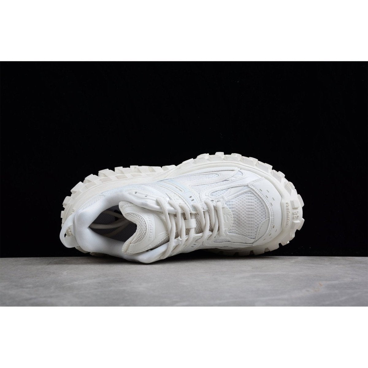 BALENCIAGA Defender - - White Unisex Streetwear Limited Edition - The Balenciaga Defender x White is a sleek iteration of the brand s iconic silhouette, showcasing