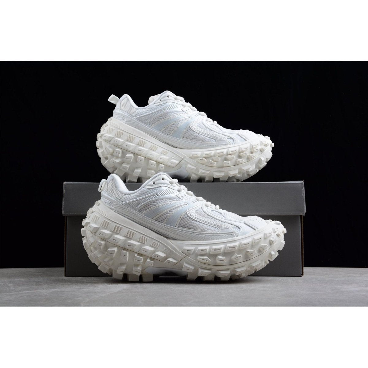 BALENCIAGA Defender - - White Unisex Streetwear Limited Edition - The Balenciaga Defender x White is a sleek iteration of the brand s iconic silhouette, showcasing