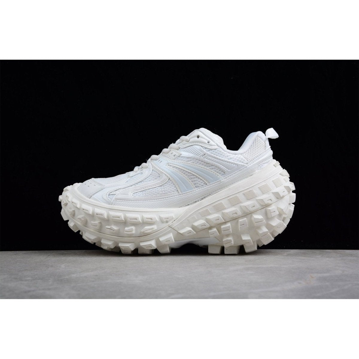 BALENCIAGA Defender - - White Unisex Streetwear Limited Edition - The Balenciaga Defender x White is a sleek iteration of the brand s iconic silhouette, showcasing