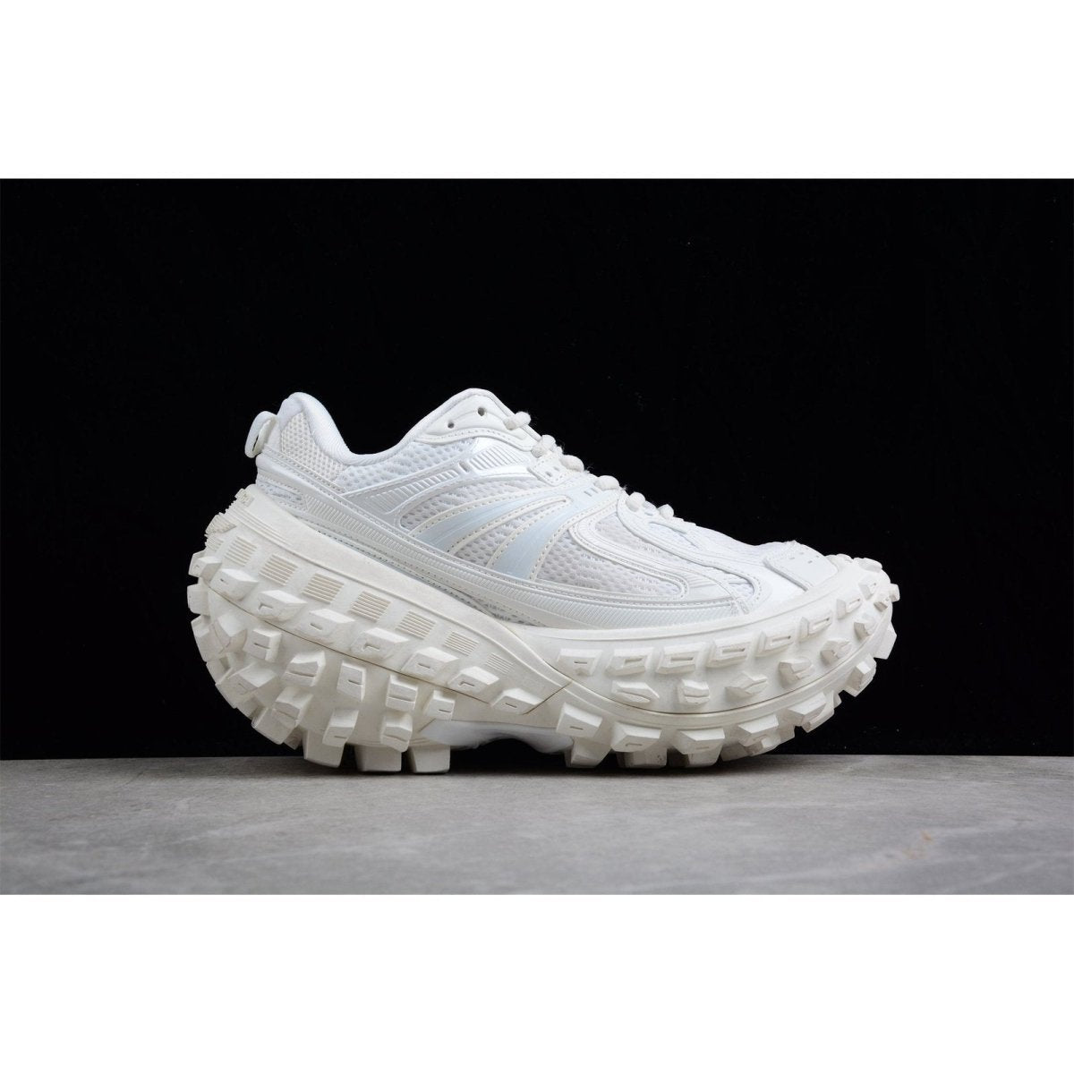 BALENCIAGA Defender - - White Unisex Streetwear Limited Edition - The Balenciaga Defender x White is a sleek iteration of the brand s iconic silhouette, showcasing