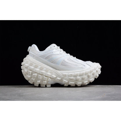 BALENCIAGA Defender - - White Unisex Streetwear Limited Edition - The Balenciaga Defender x White is a sleek iteration of the brand s iconic silhouette, showcasing