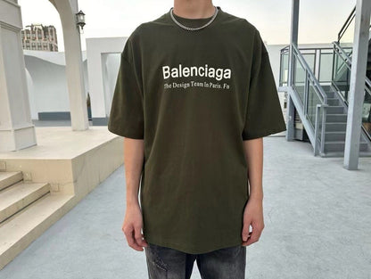 Camiseta del equipo de diseño de Balenciaga (verde oliva)