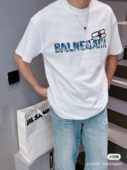 Camiseta Balenciaga con logo distorsionado